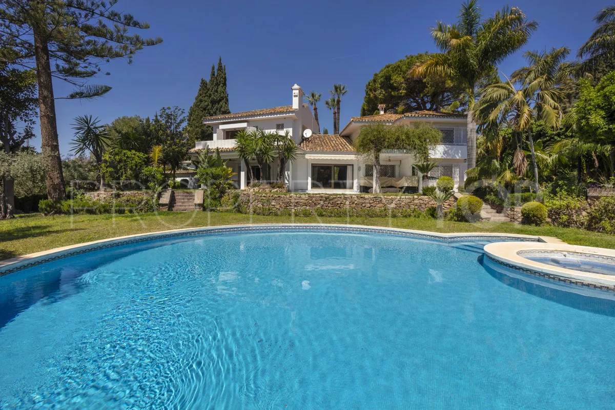 Se vende villa con 14 dormitorios en Marbella Ciudad