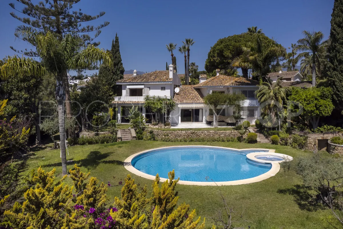 Se vende villa con 14 dormitorios en Marbella Ciudad