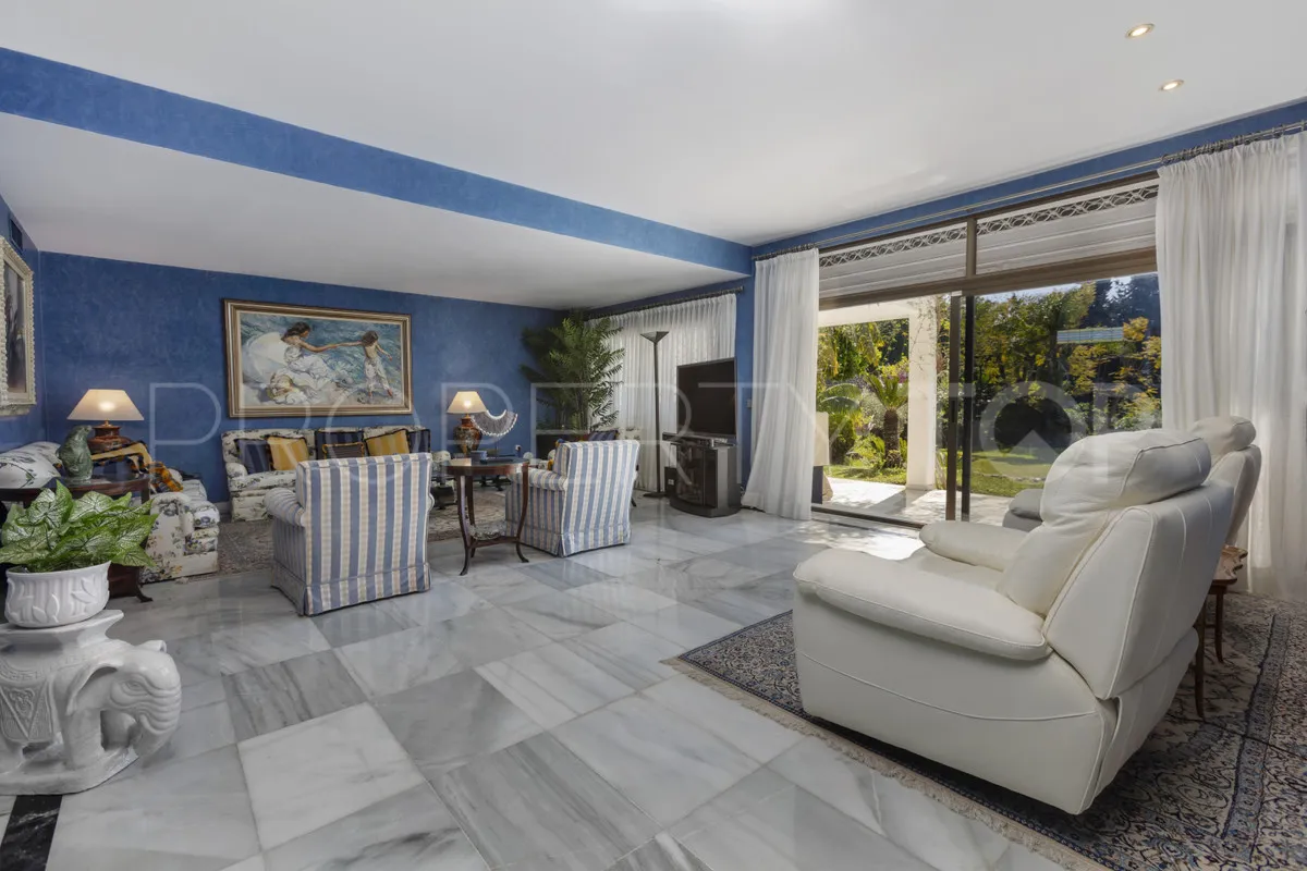 Se vende villa con 14 dormitorios en Marbella Ciudad