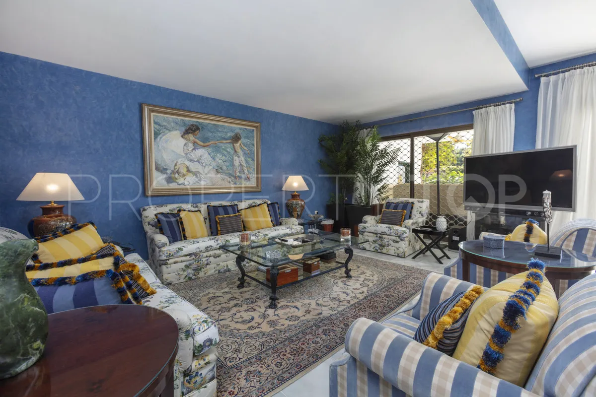 Se vende villa con 14 dormitorios en Marbella Ciudad
