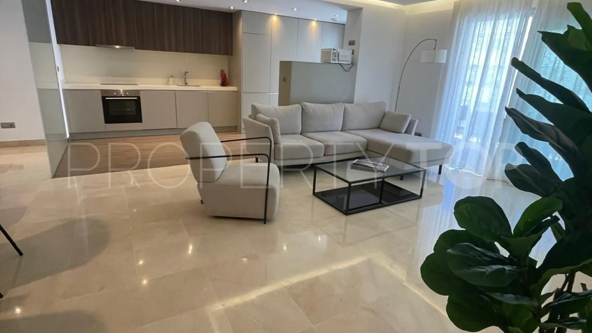 Comprar apartamento en San Pedro de Alcantara con 3 dormitorios