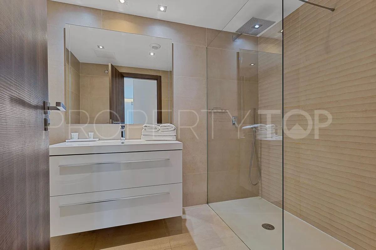 Apartamento con 3 dormitorios a la venta en San Pedro de Alcantara