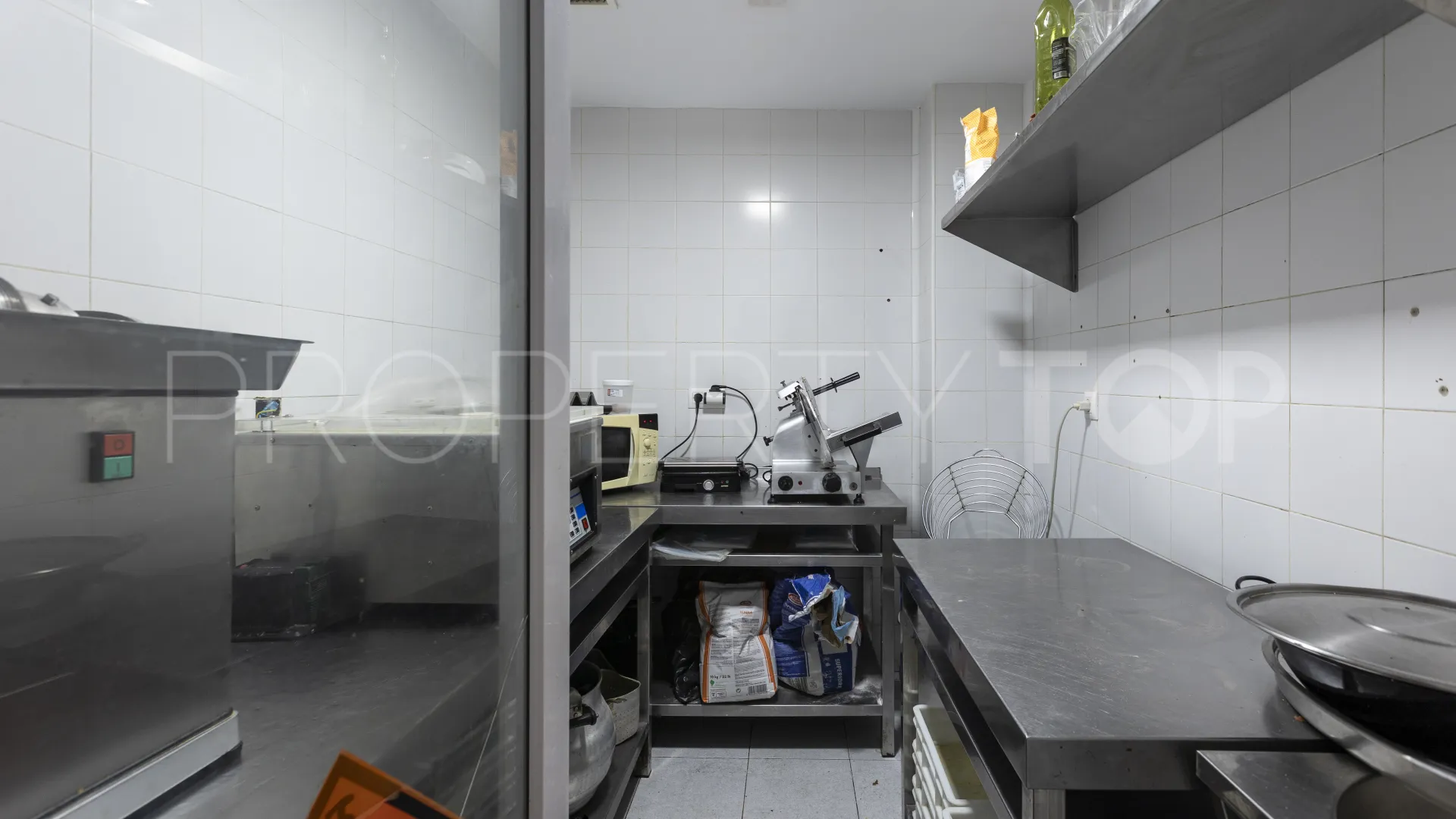 Se vende restaurante en Novo Sancti Petri