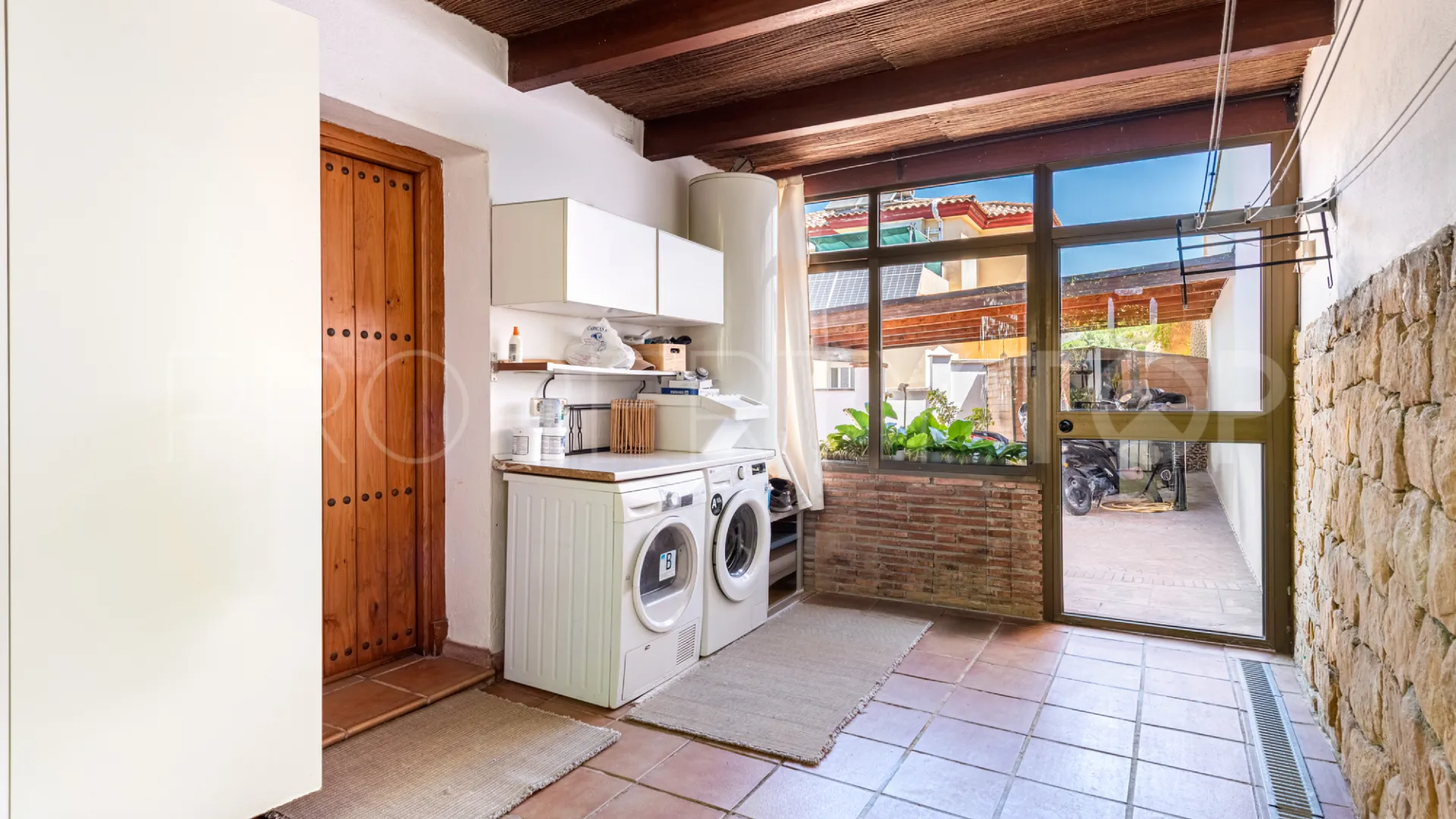 Se vende villa de 5 dormitorios en Marbella Este