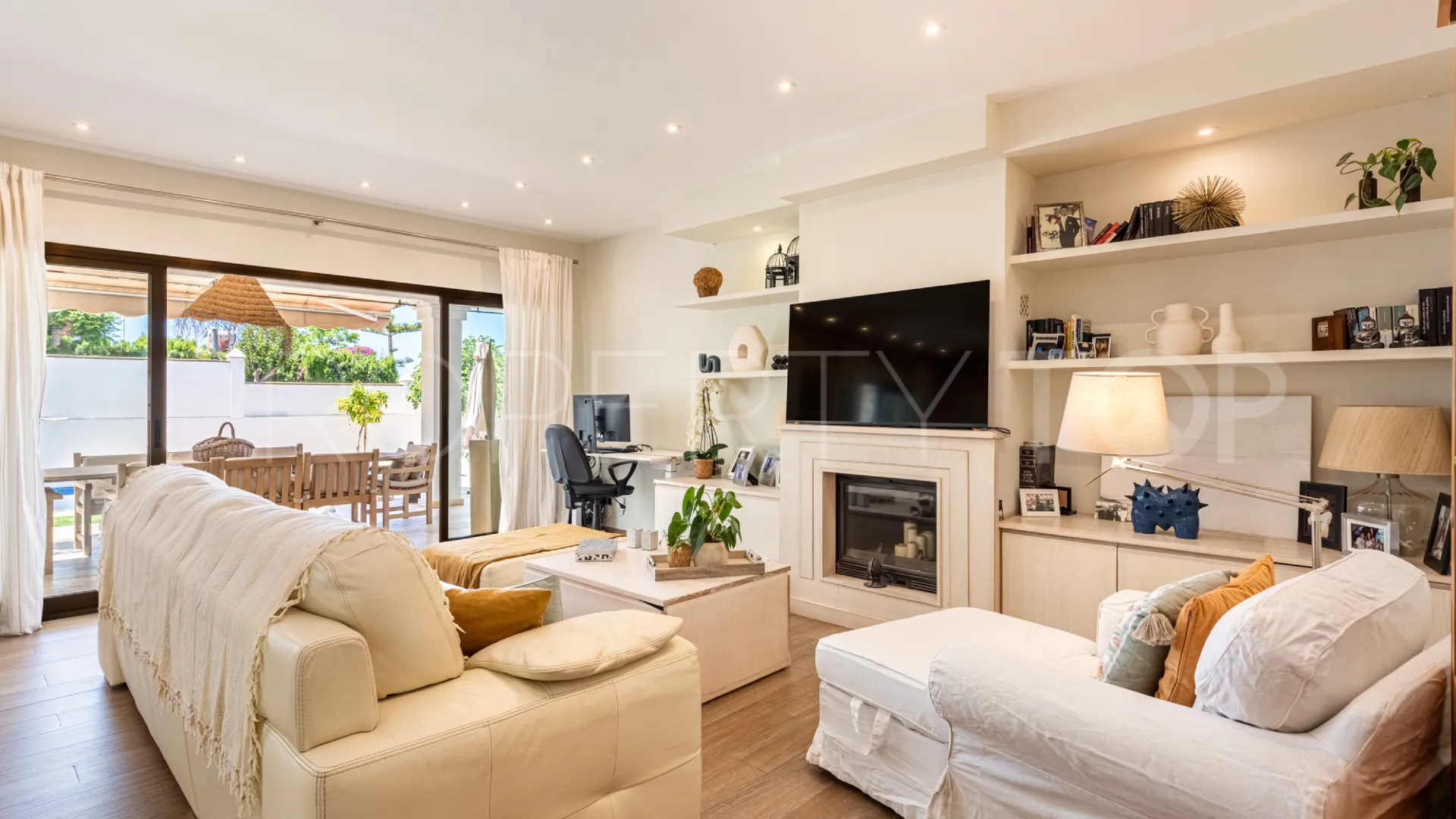 Se vende villa de 5 dormitorios en Marbella Este