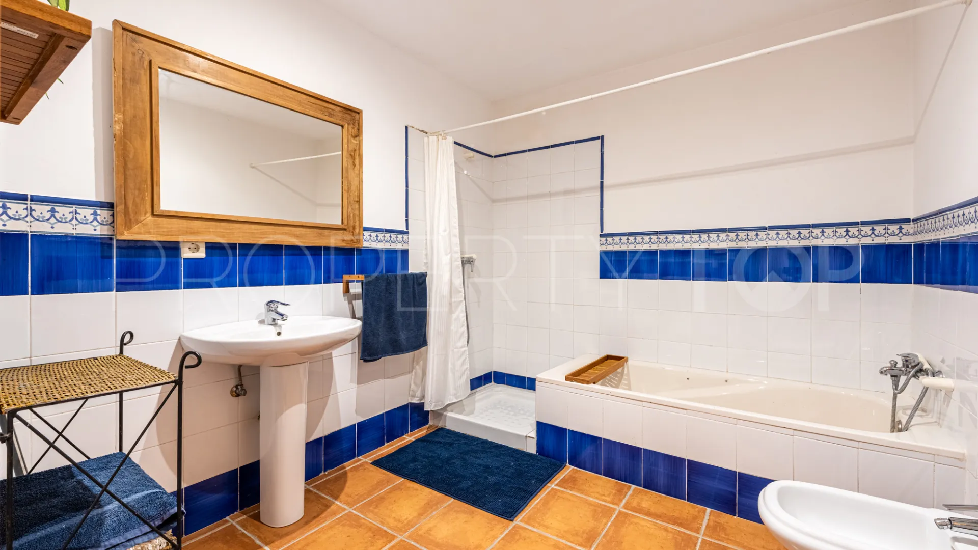 Se vende villa de 5 dormitorios en Marbella Este