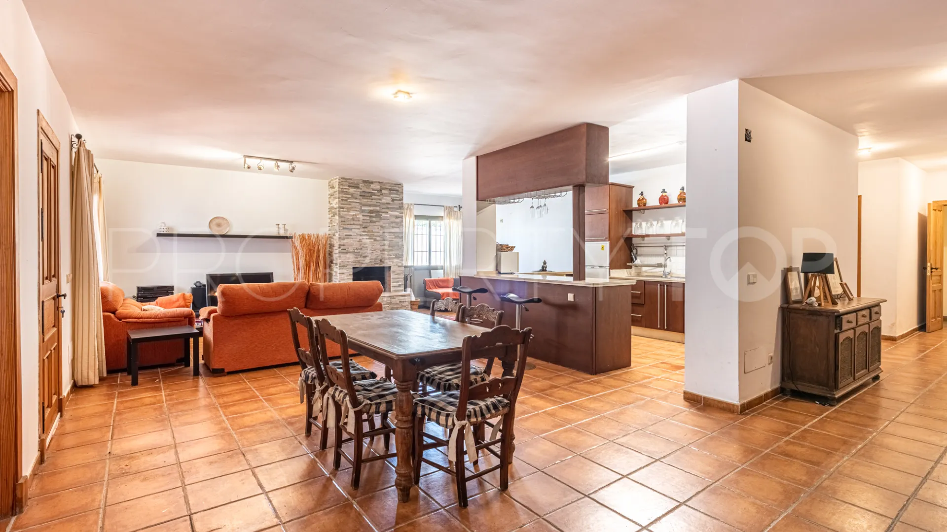 Se vende villa de 5 dormitorios en Marbella Este