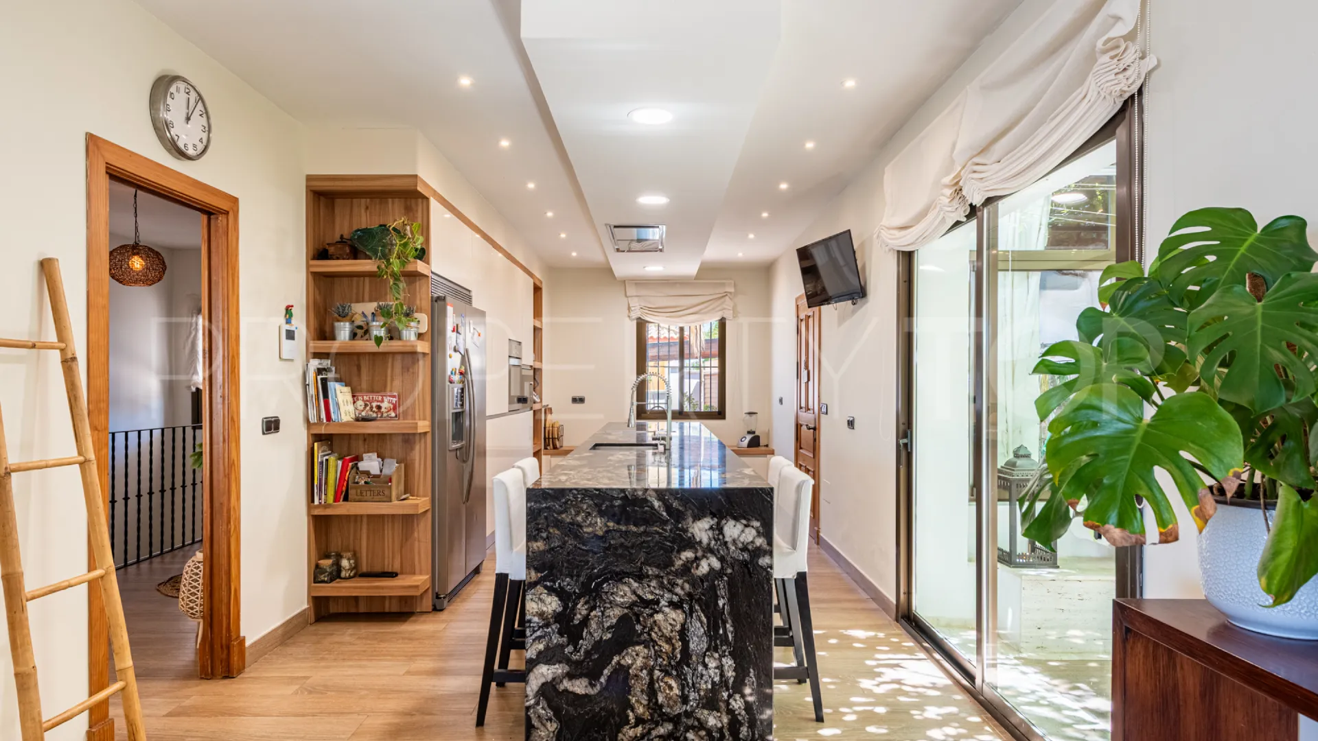 Se vende villa de 5 dormitorios en Marbella Este