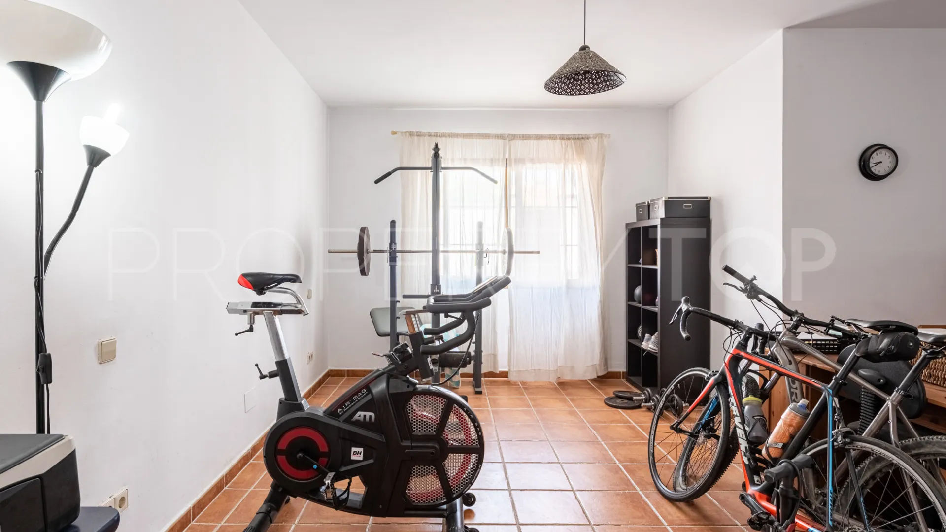 Se vende villa de 5 dormitorios en Marbella Este