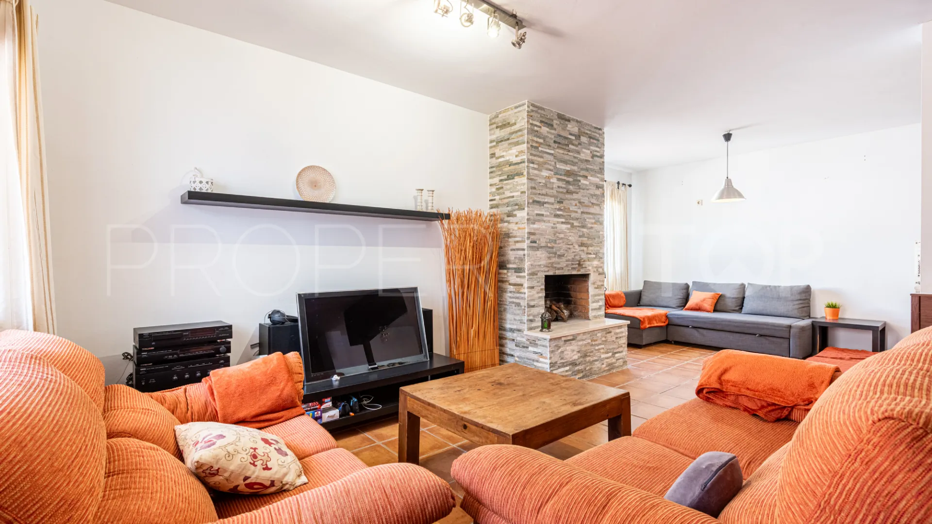 Se vende villa de 5 dormitorios en Marbella Este
