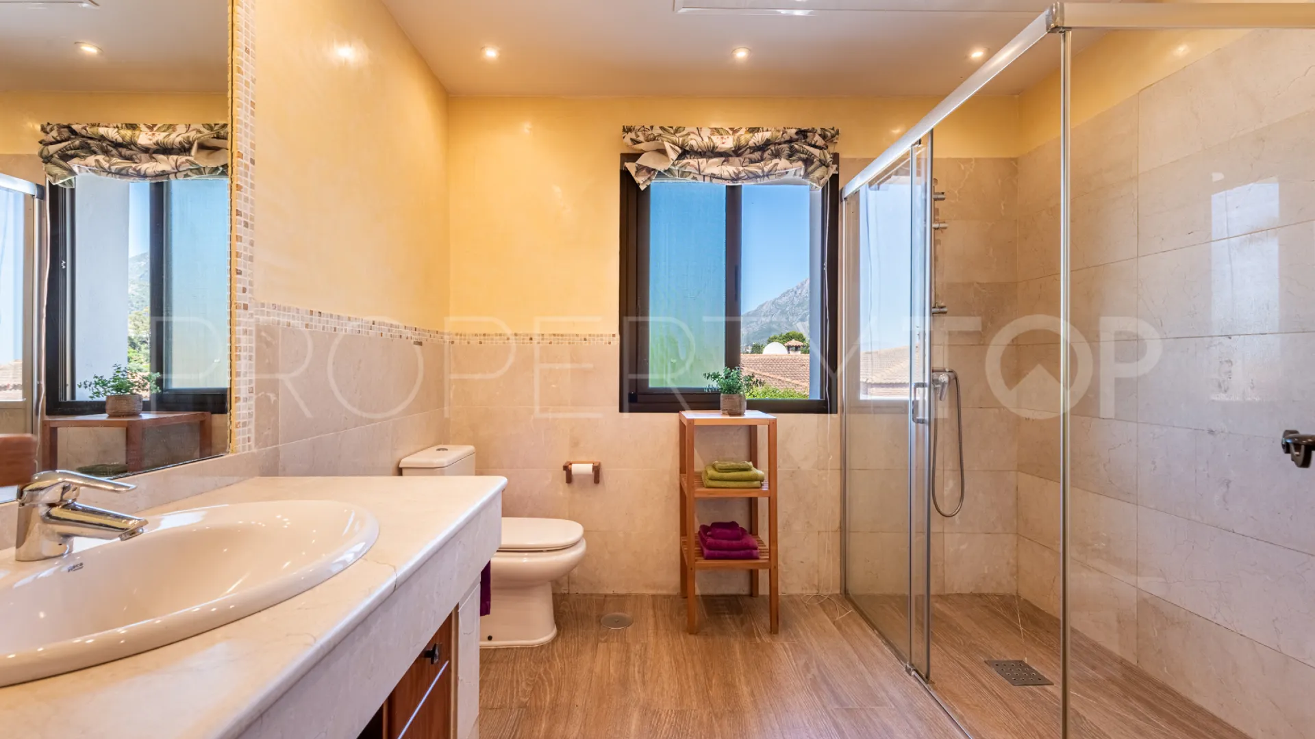 Se vende villa de 5 dormitorios en Marbella Este