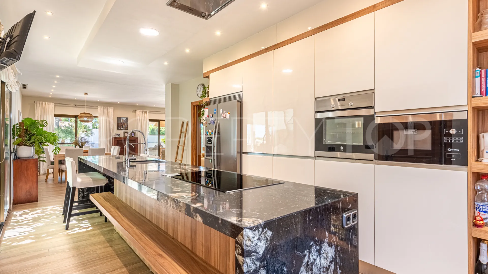 Se vende villa de 5 dormitorios en Marbella Este