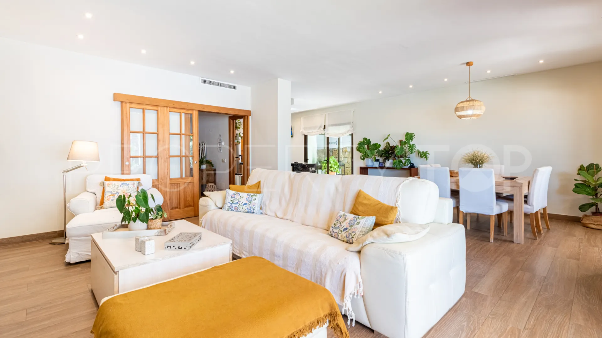 Se vende villa de 5 dormitorios en Marbella Este