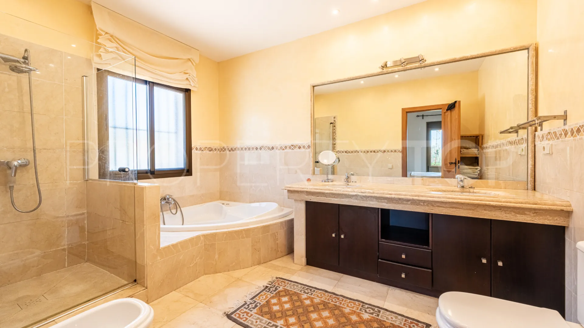 Se vende villa de 5 dormitorios en Marbella Este