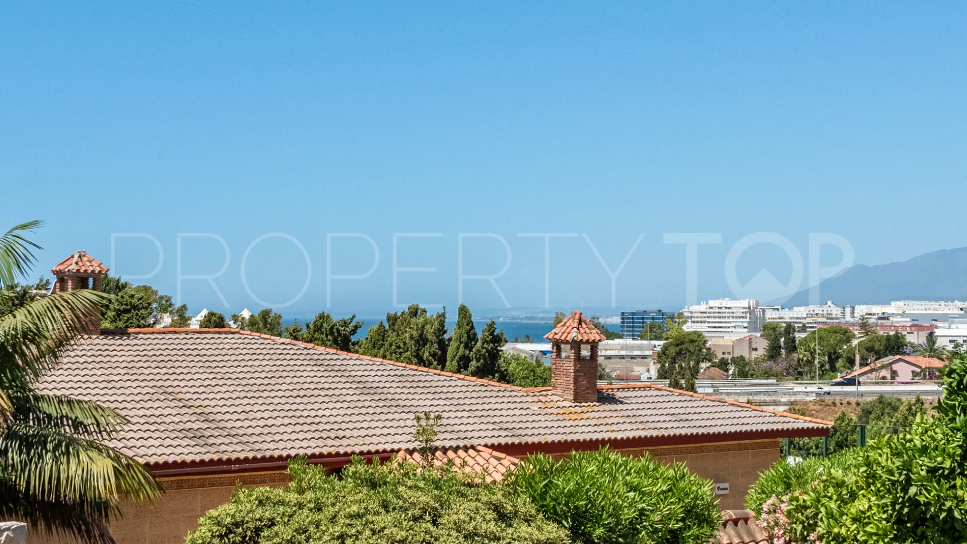 Se vende villa de 5 dormitorios en Marbella Este