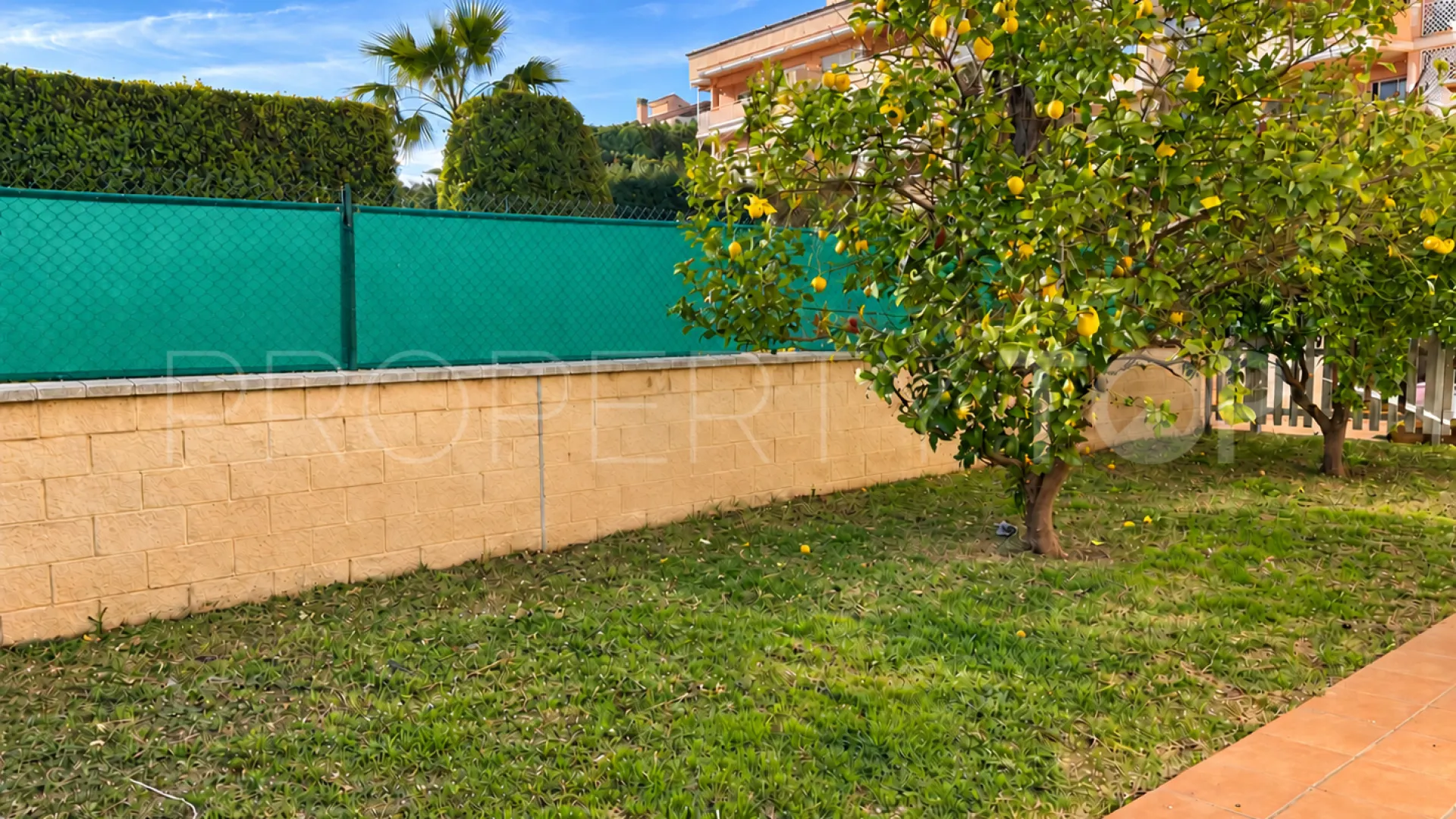 Ground floor apartment with 3 bedrooms for sale in Las Joyas
