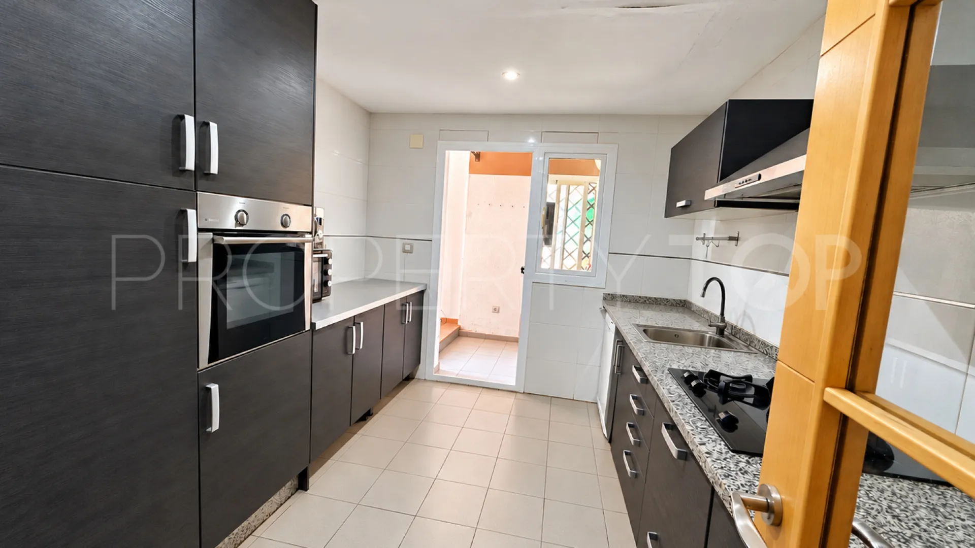 Ground floor apartment with 3 bedrooms for sale in Las Joyas