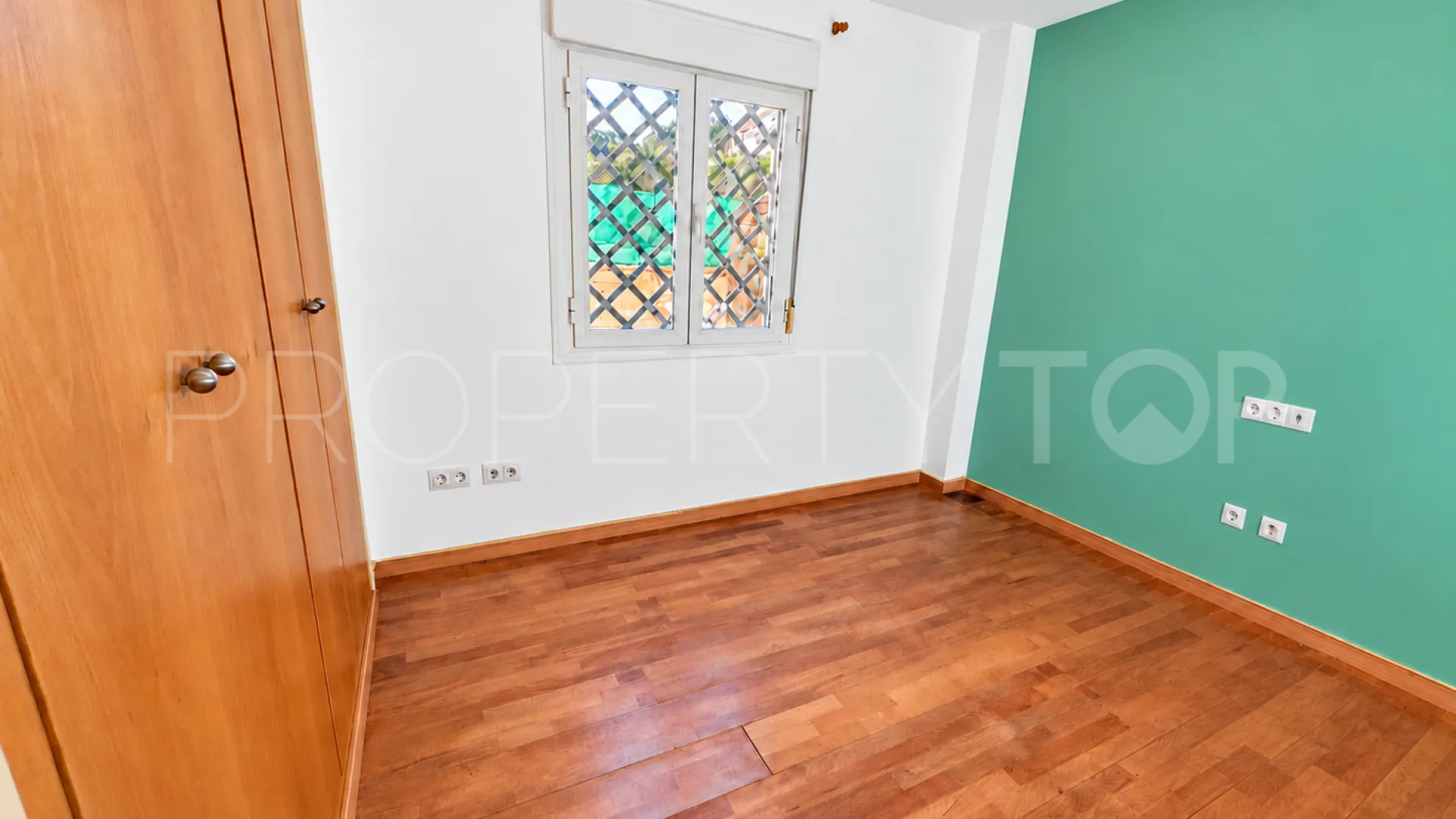 Ground floor apartment with 3 bedrooms for sale in Las Joyas