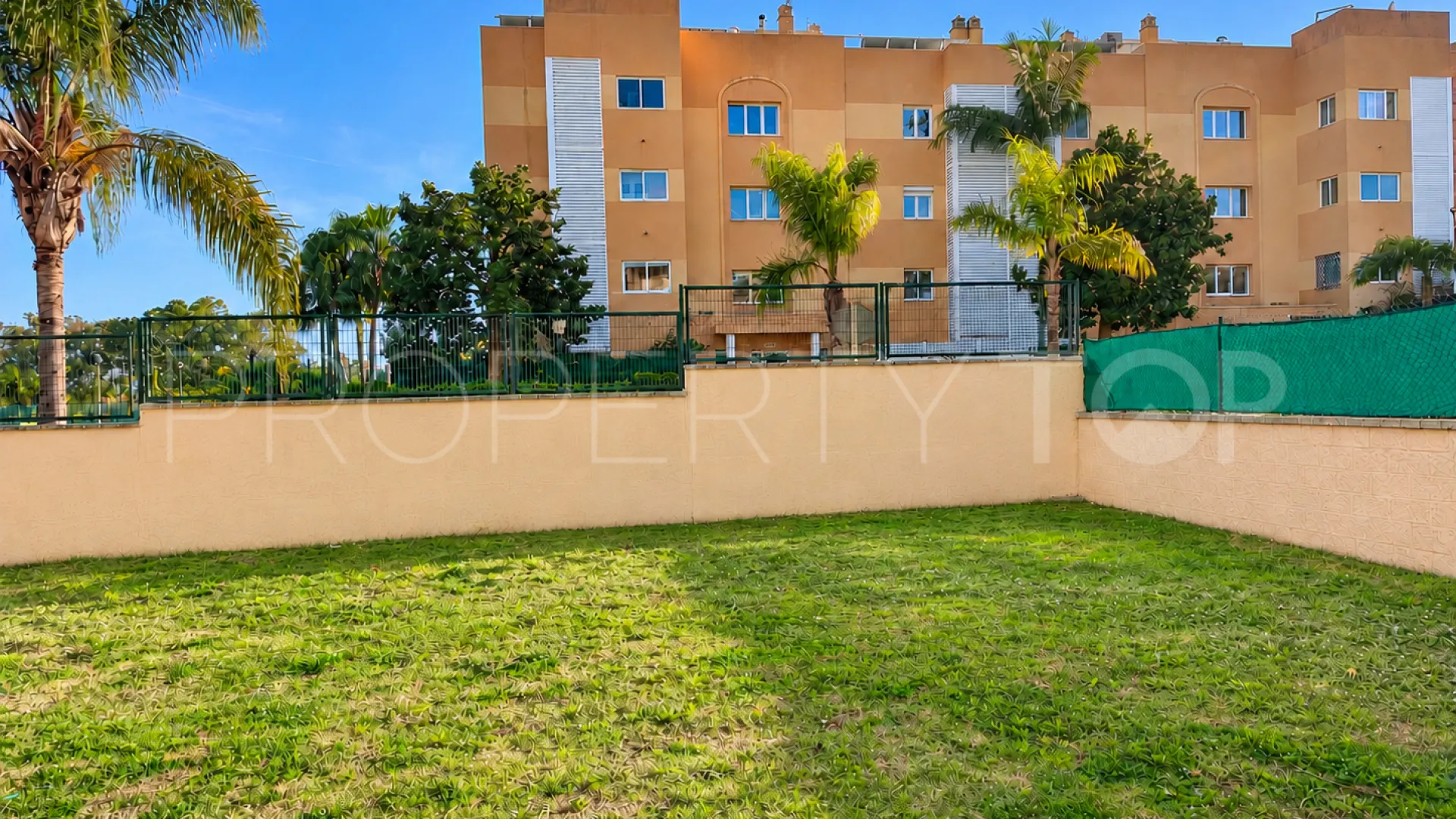 Ground floor apartment with 3 bedrooms for sale in Las Joyas