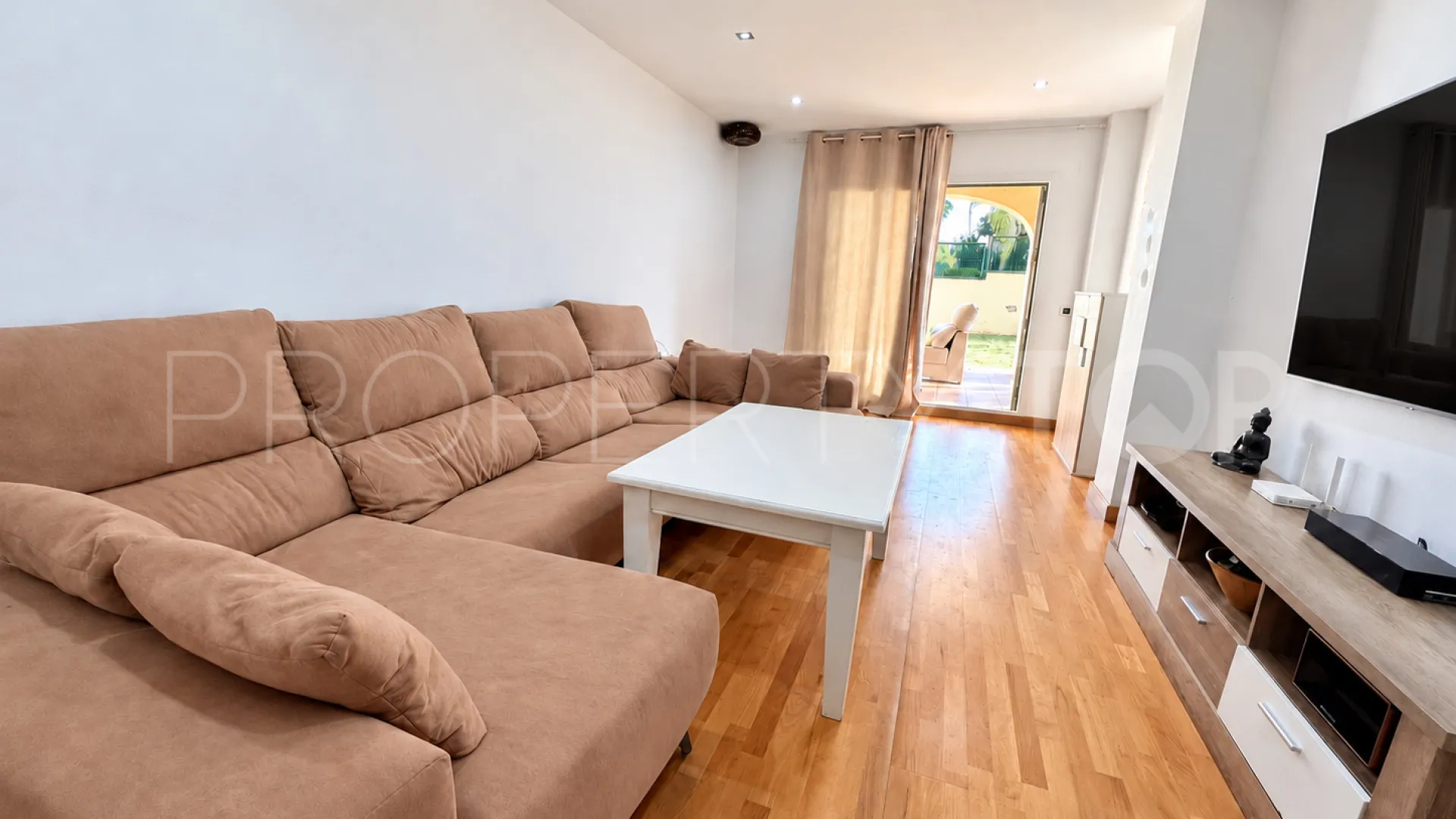 Ground floor apartment with 3 bedrooms for sale in Las Joyas