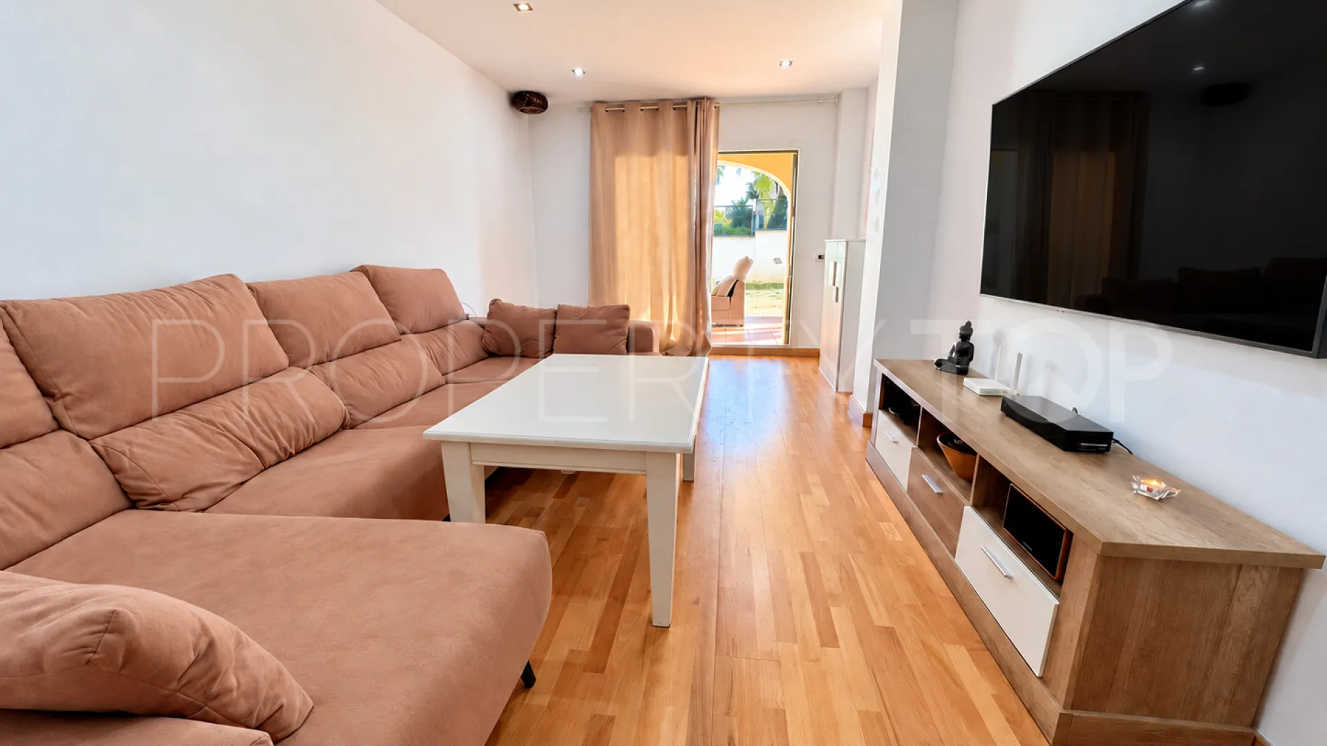 Ground floor apartment with 3 bedrooms for sale in Las Joyas