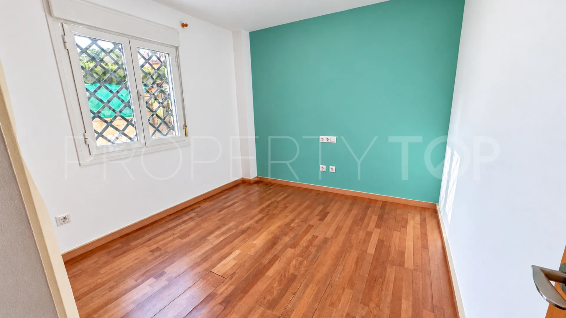 Ground floor apartment with 3 bedrooms for sale in Las Joyas