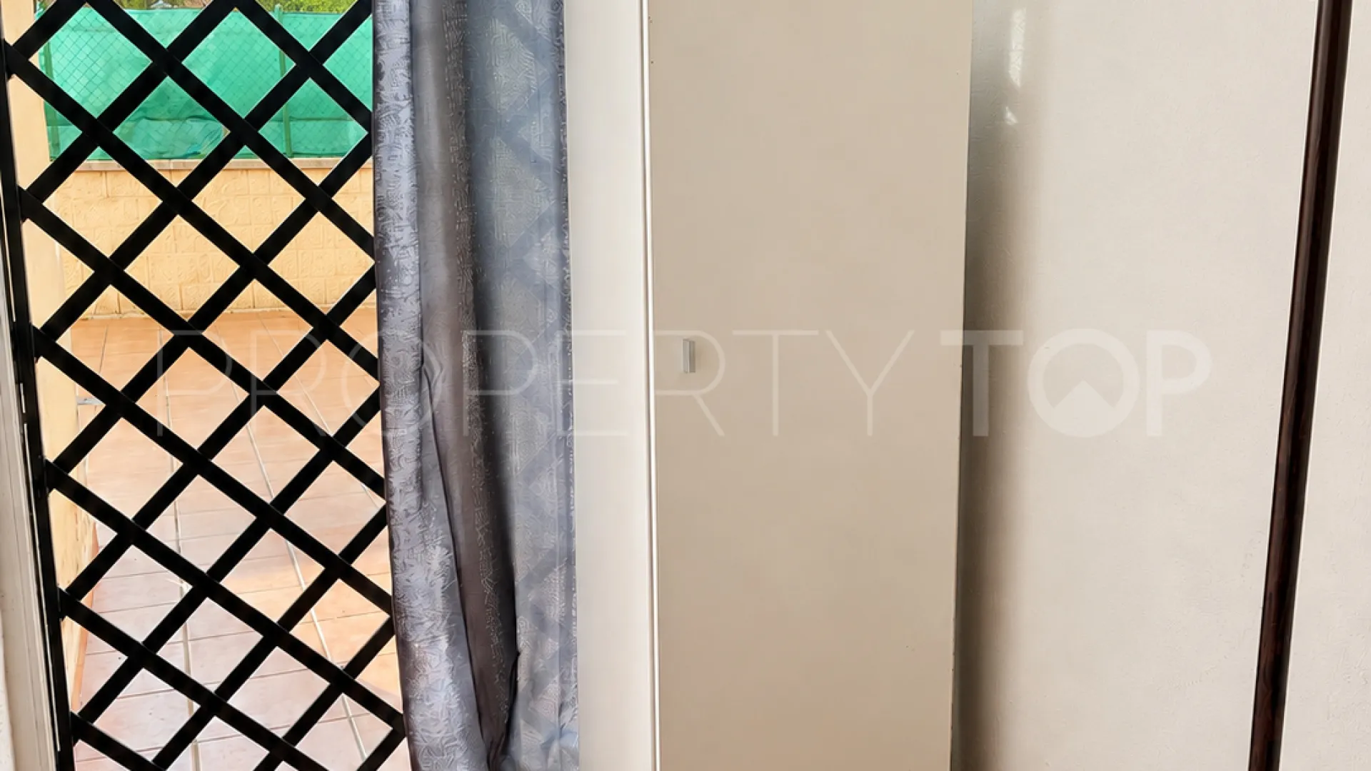 Ground floor apartment with 3 bedrooms for sale in Las Joyas