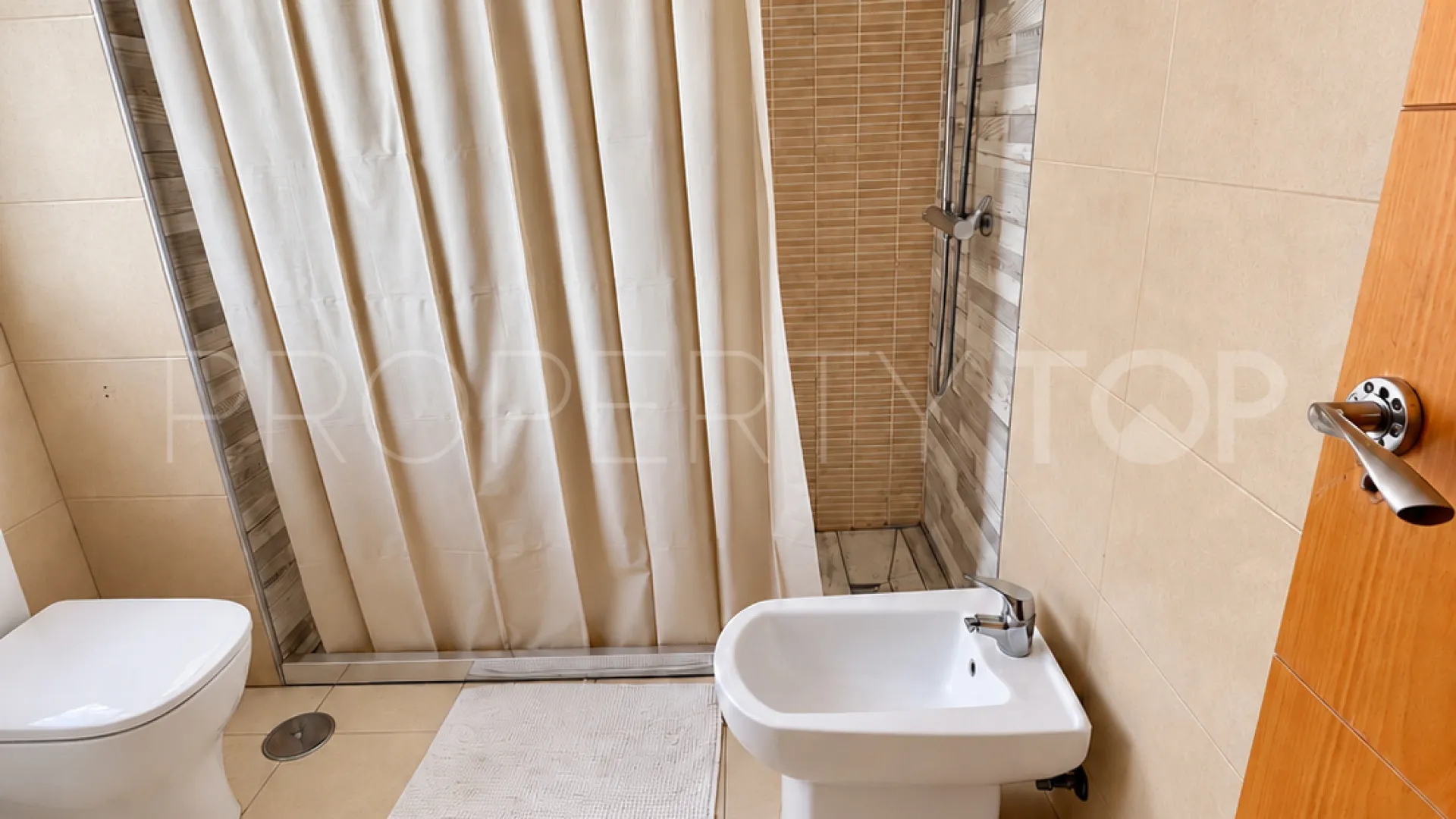 Ground floor apartment with 3 bedrooms for sale in Las Joyas