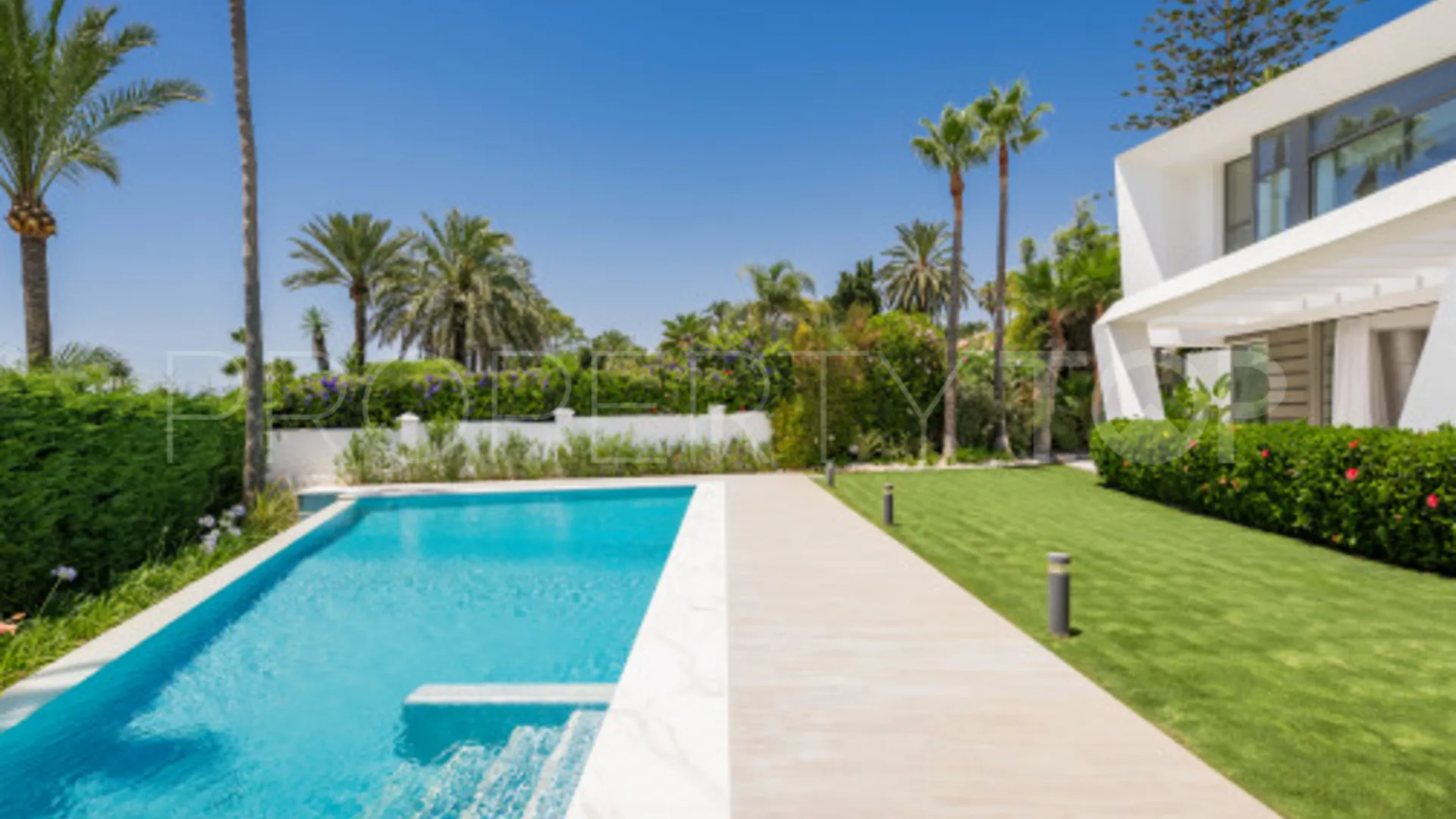 Villa en venta de 6 dormitorios en Los Monteros Playa