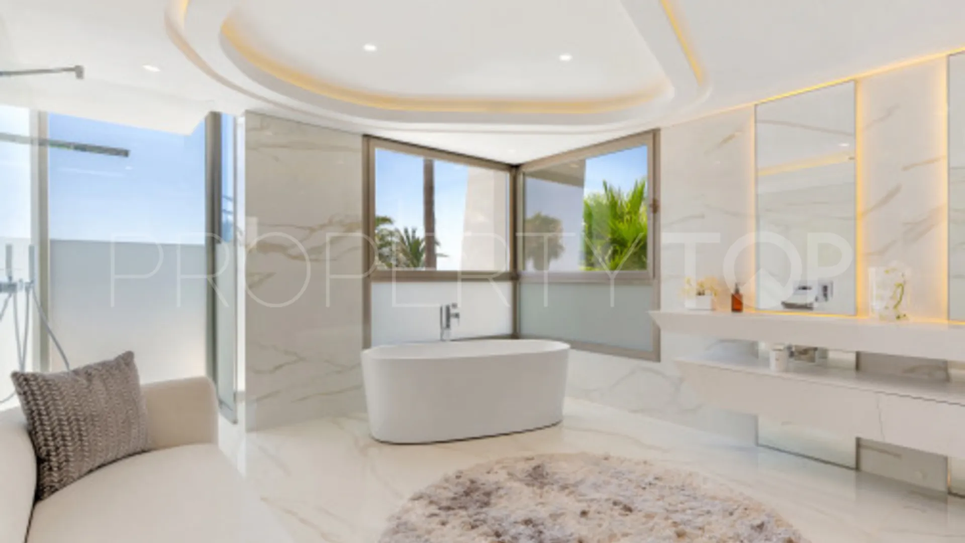 Villa en venta de 6 dormitorios en Los Monteros Playa