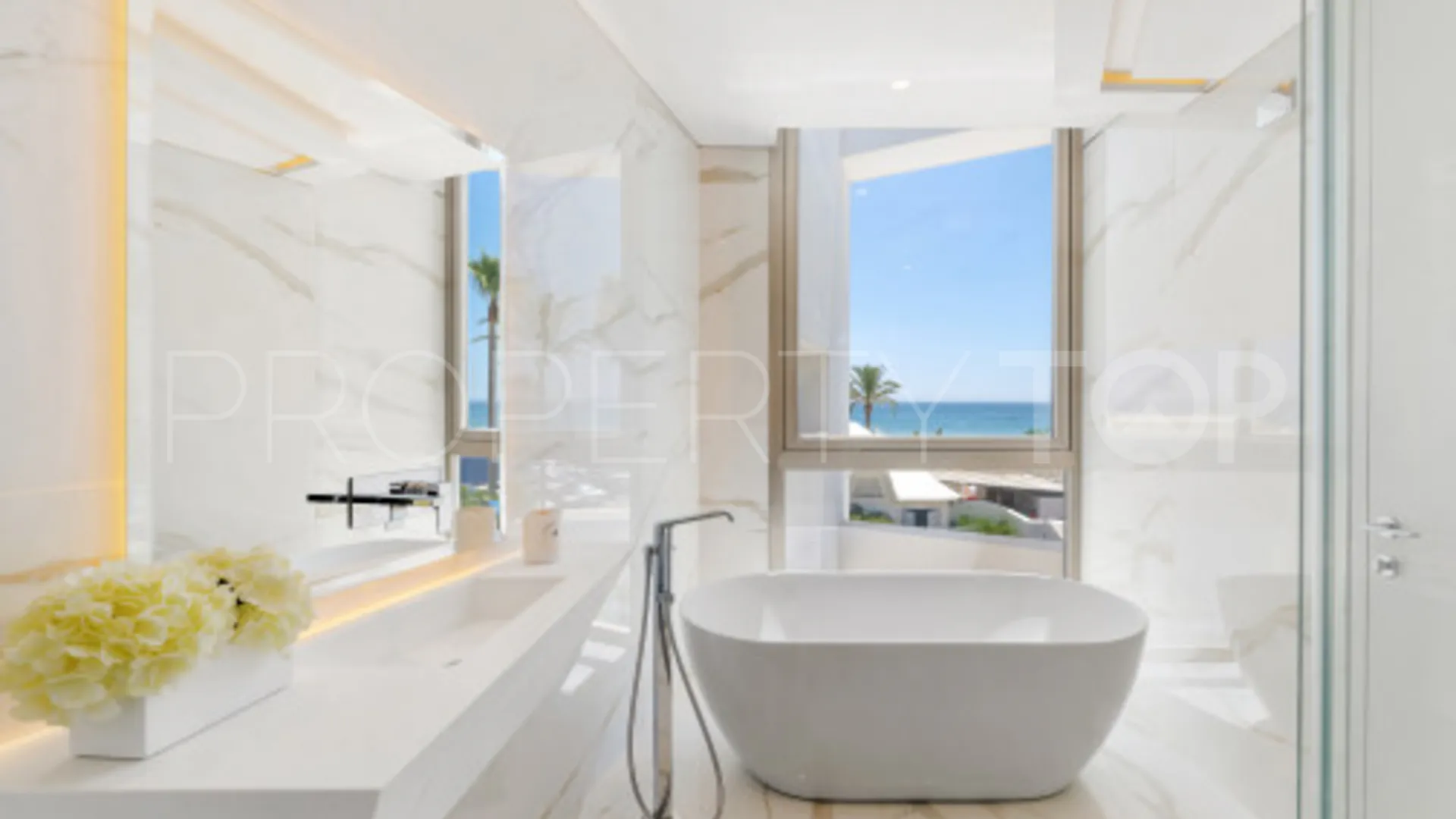 Villa en venta de 6 dormitorios en Los Monteros Playa