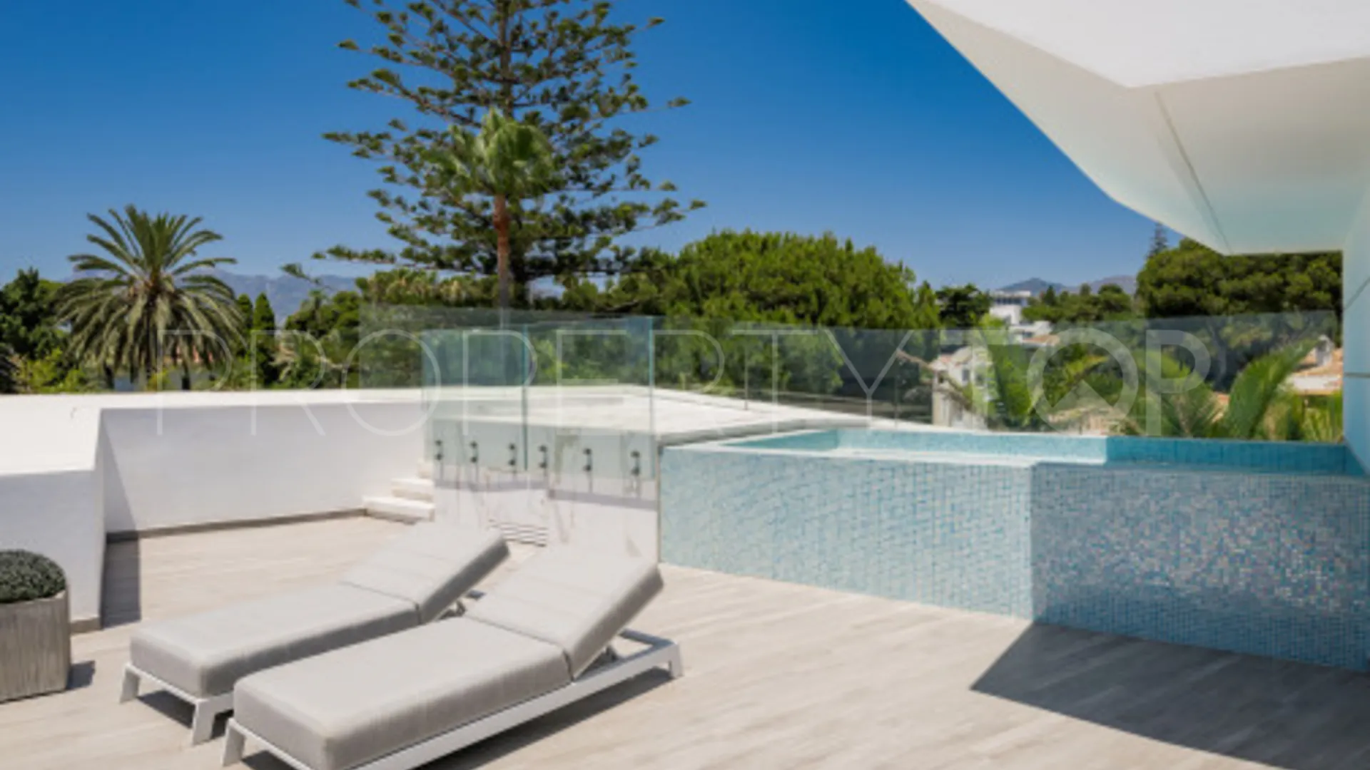 Villa en venta de 6 dormitorios en Los Monteros Playa
