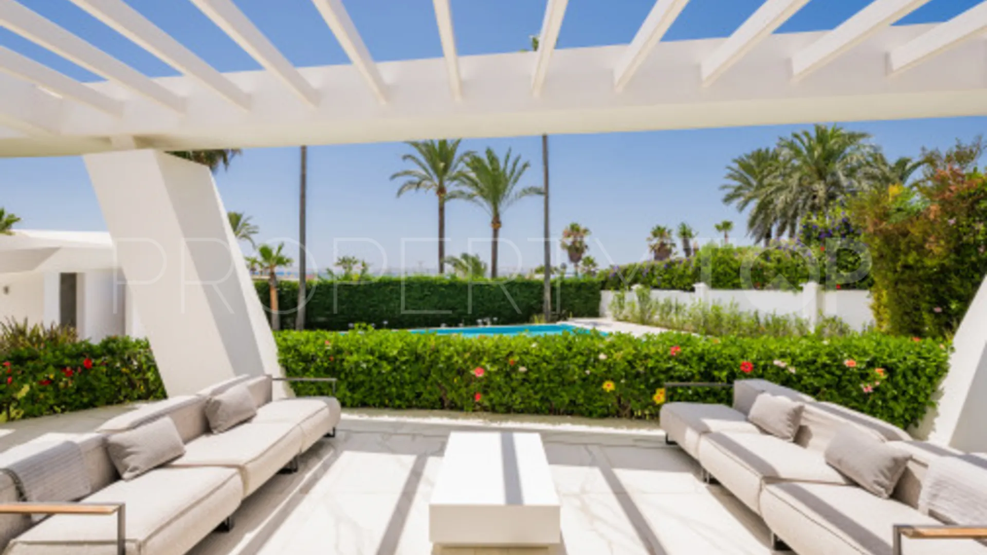 Villa en venta de 6 dormitorios en Los Monteros Playa