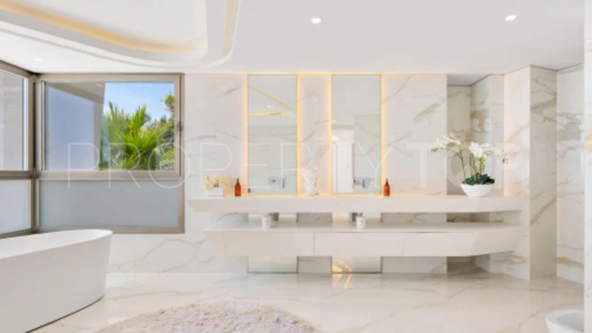 Villa en venta de 6 dormitorios en Los Monteros Playa