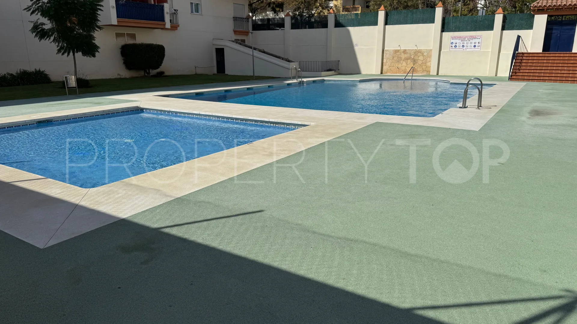 Buy Estepona penthouse with 4 bedrooms