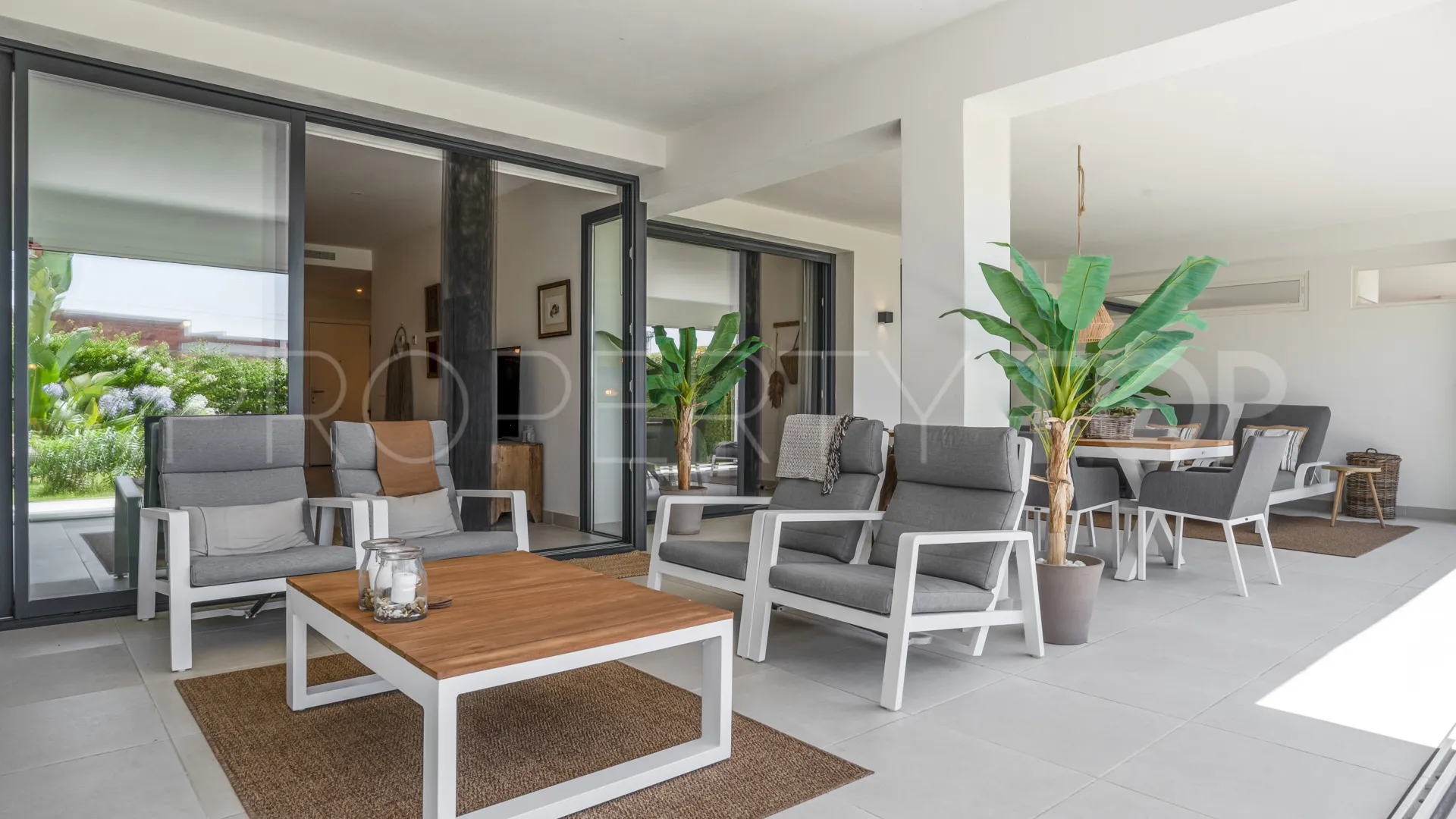 For sale ground floor apartment in Estepona Golf
