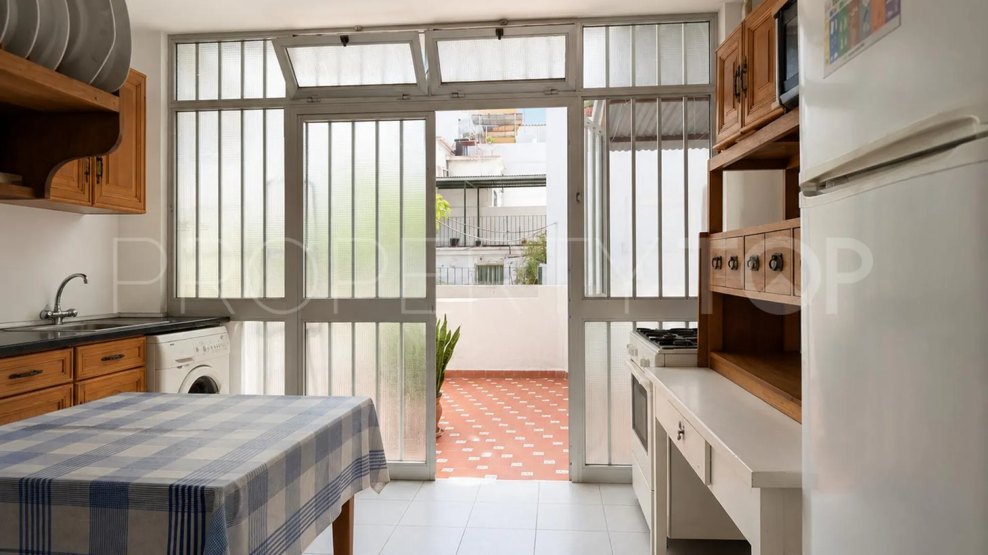 For sale town house with 6 bedrooms in Marbella Centro