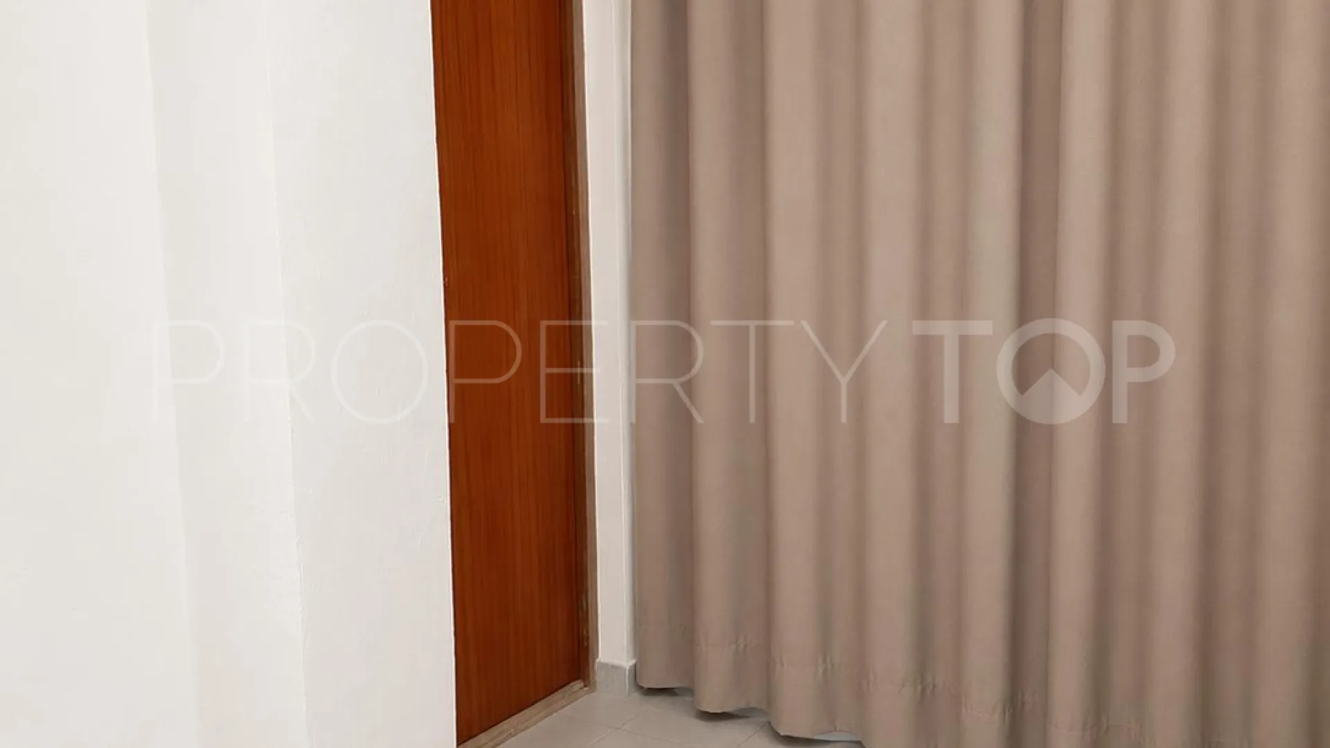 For sale town house with 6 bedrooms in Marbella Centro