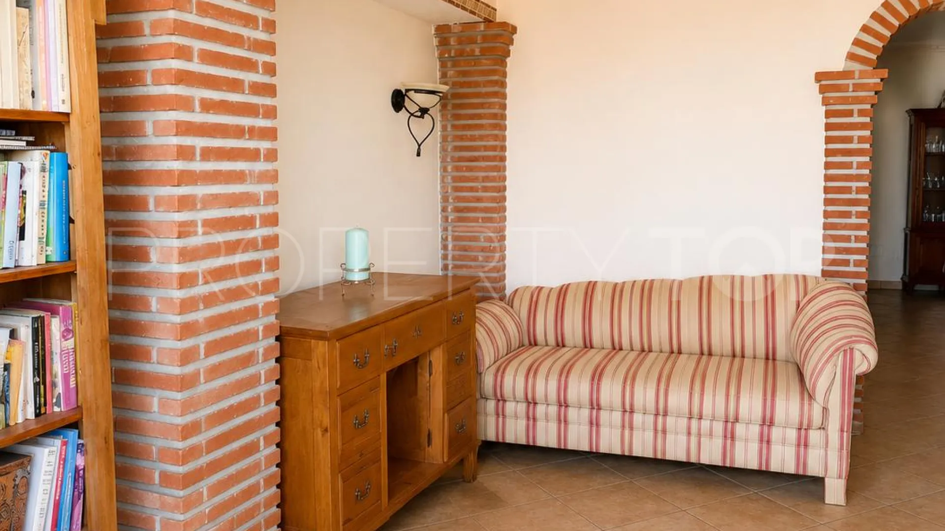 For sale town house with 6 bedrooms in Marbella Centro