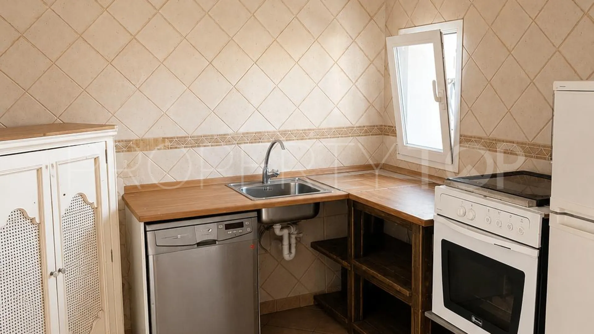 For sale town house with 6 bedrooms in Marbella Centro