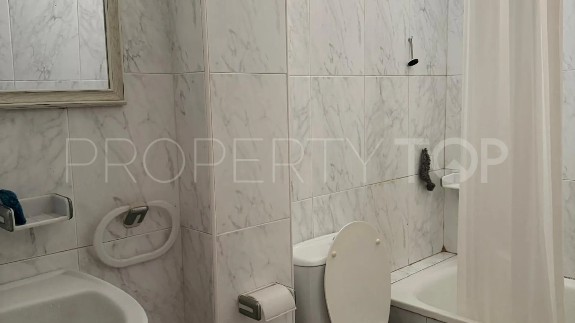 For sale town house with 6 bedrooms in Marbella Centro