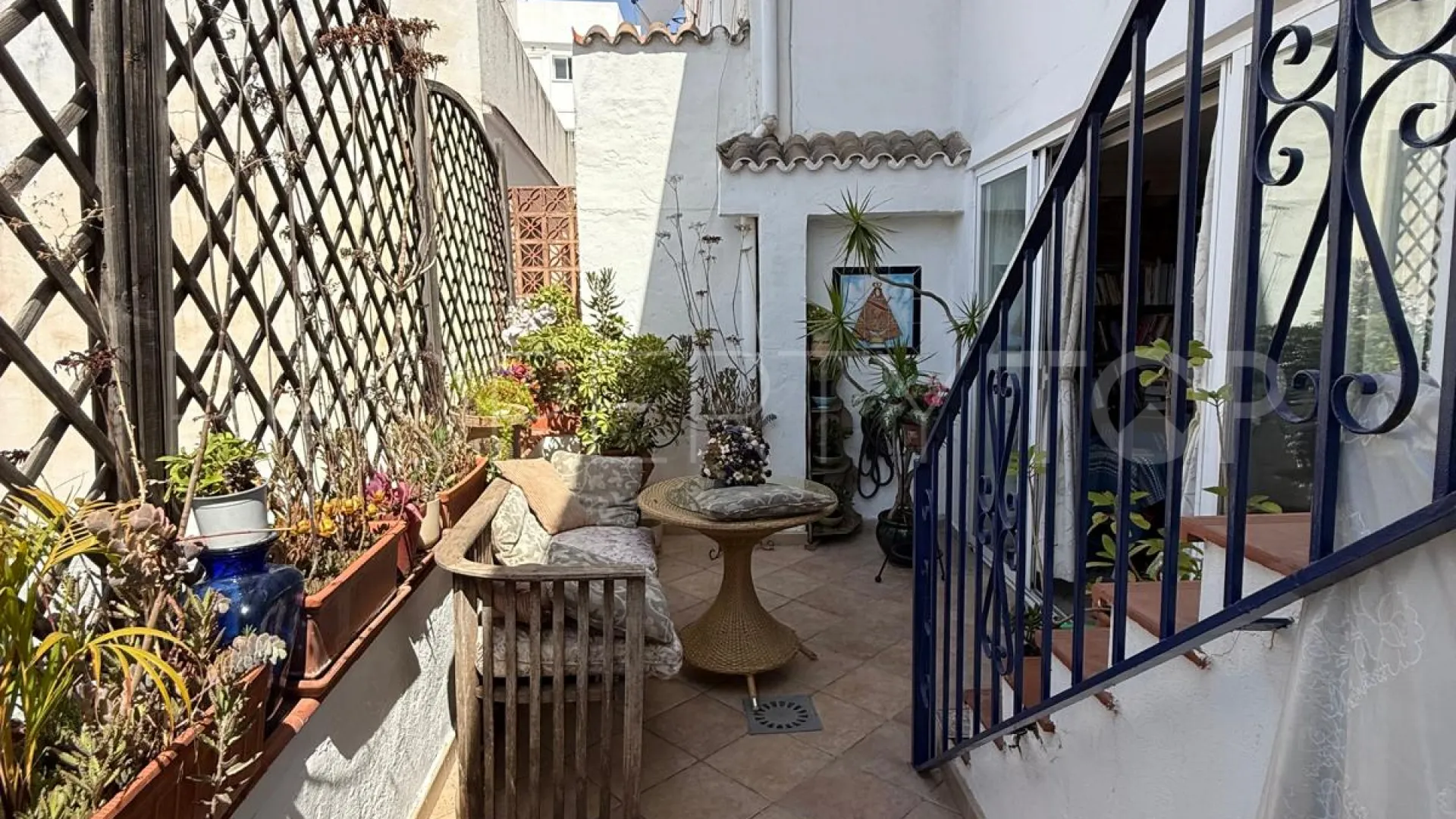 For sale town house with 6 bedrooms in Marbella Centro