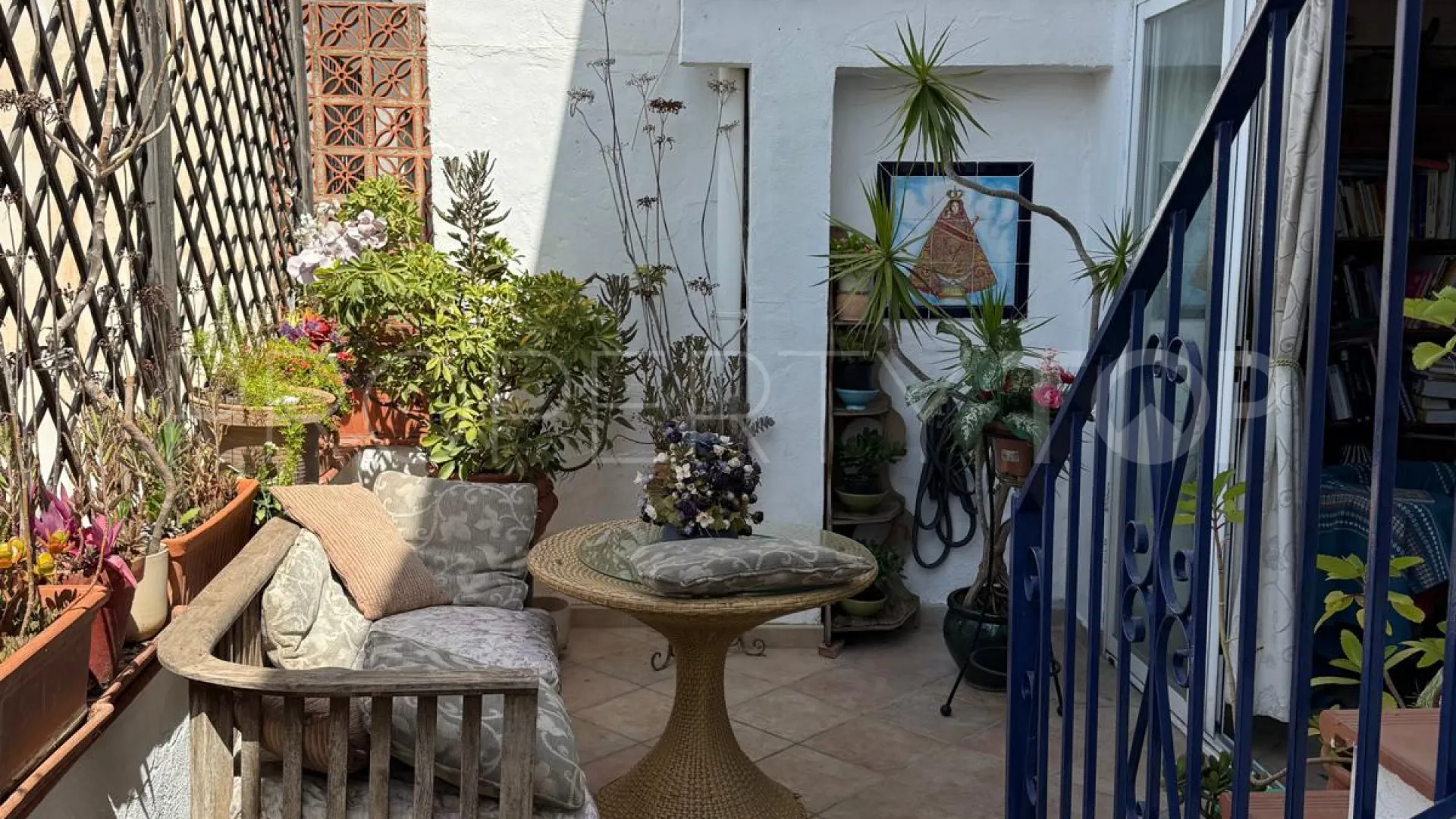 For sale town house with 6 bedrooms in Marbella Centro