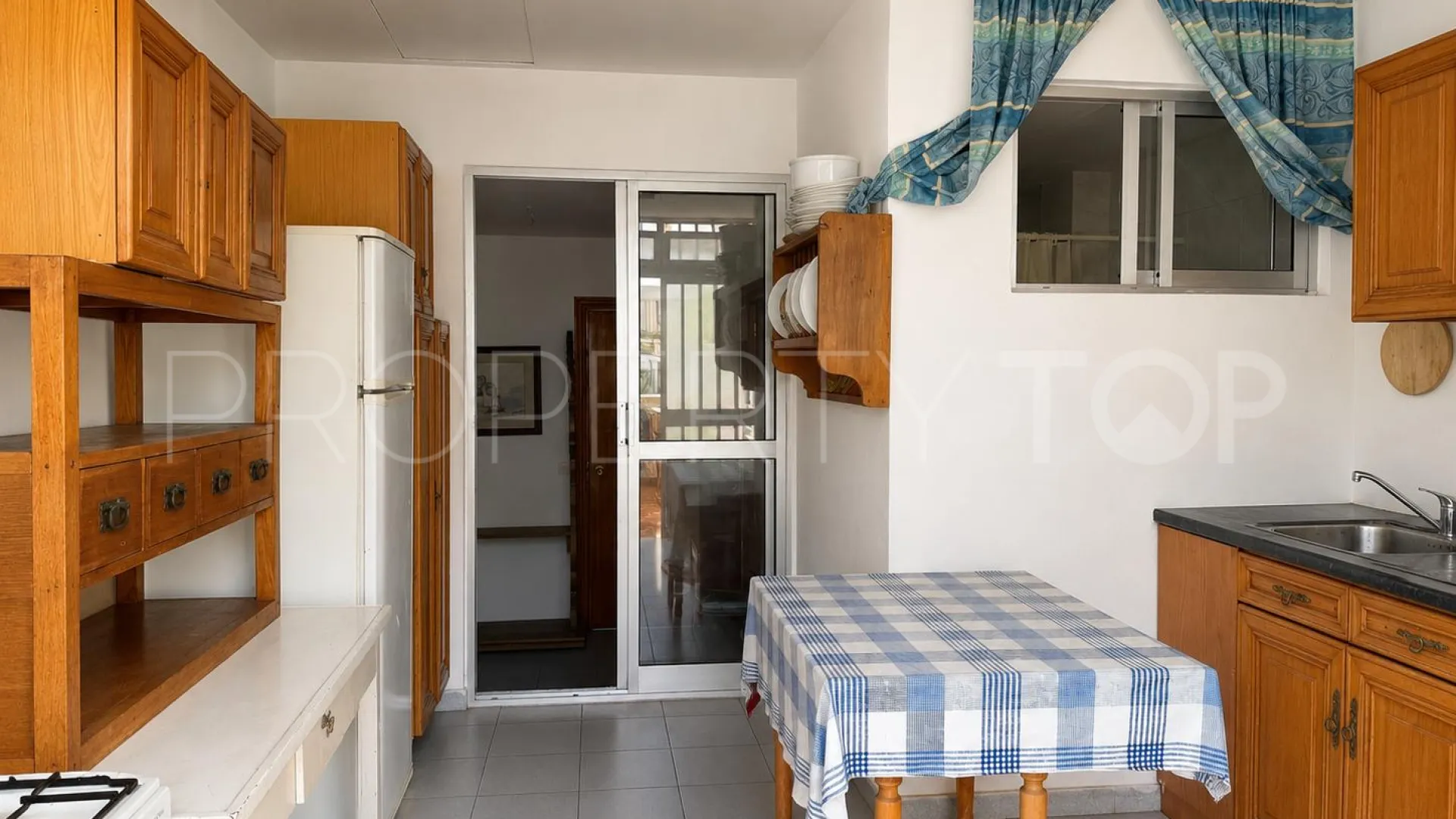 For sale town house with 6 bedrooms in Marbella Centro