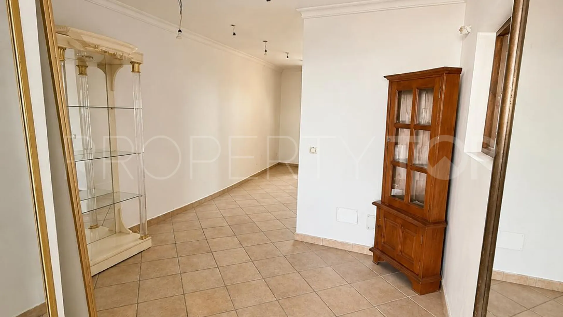 For sale town house with 6 bedrooms in Marbella Centro