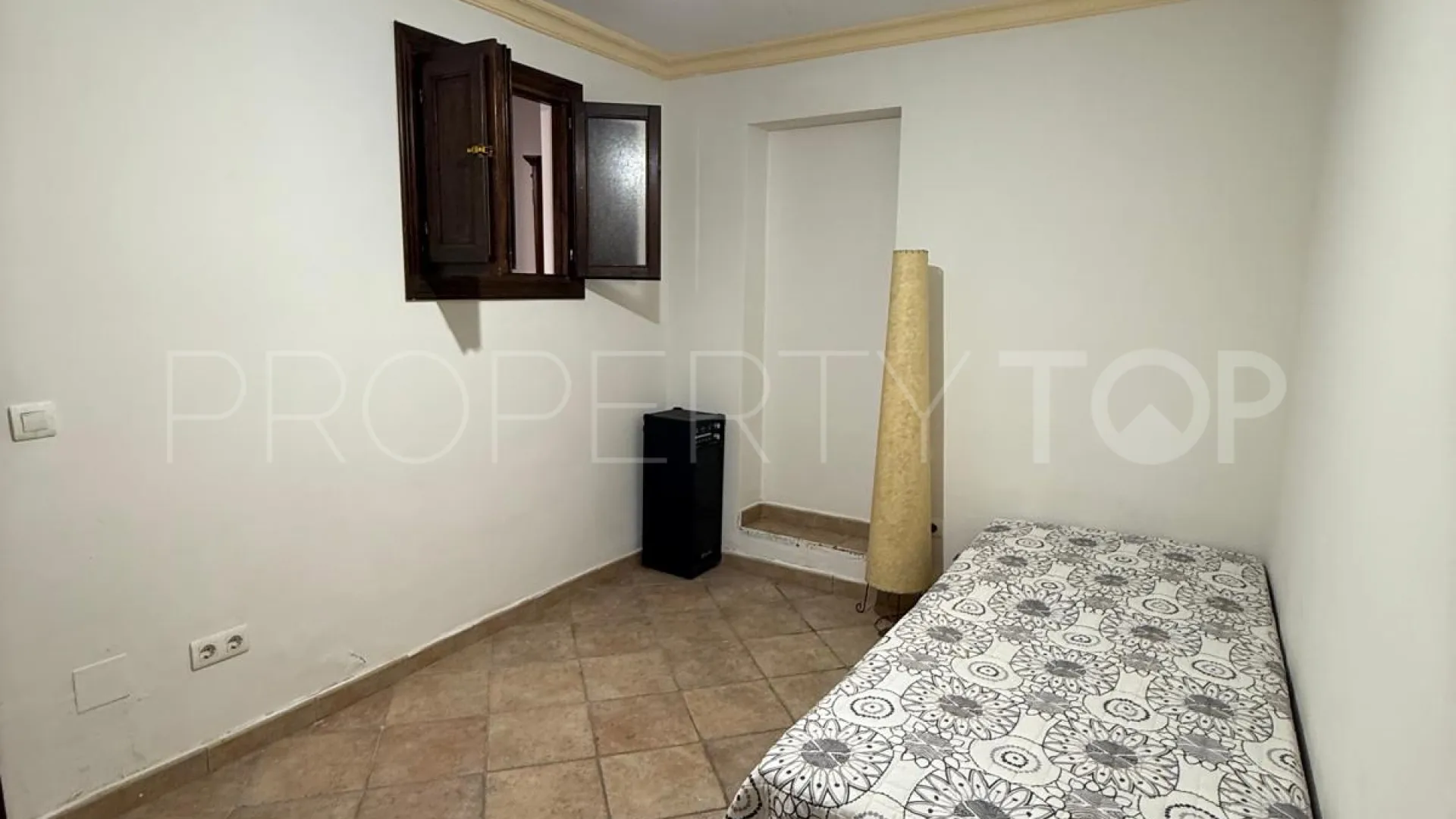 For sale town house with 6 bedrooms in Marbella Centro