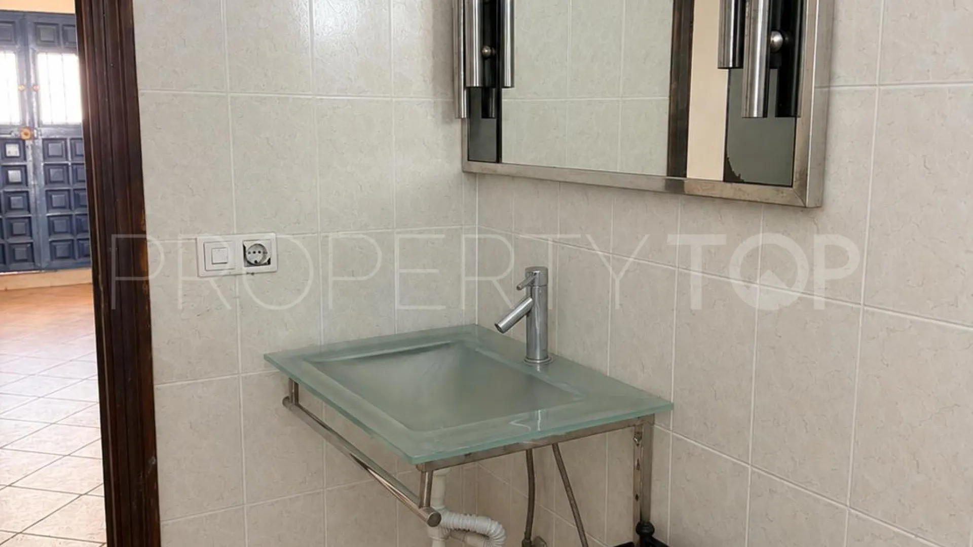 For sale town house with 6 bedrooms in Marbella Centro
