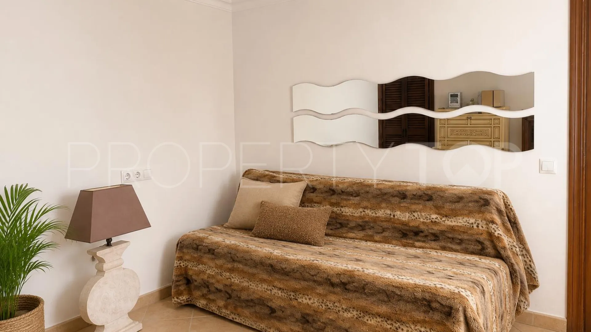 For sale town house with 6 bedrooms in Marbella Centro