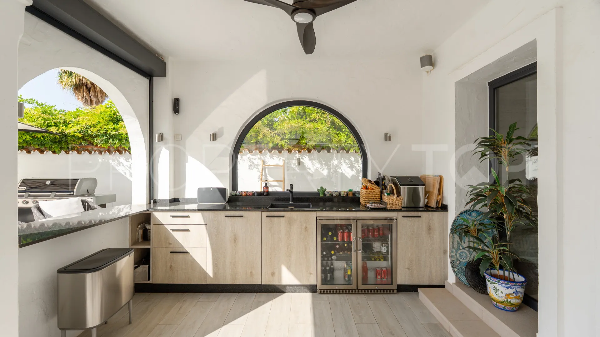 Buy 5 bedrooms villa in Parcelas del Golf