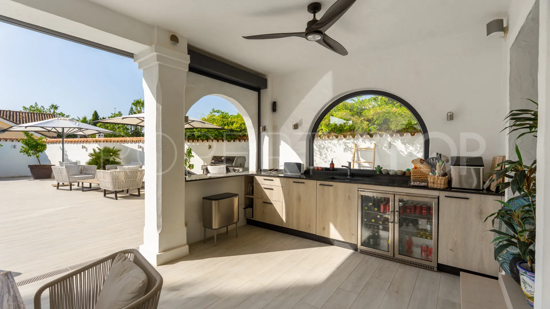 Buy 5 bedrooms villa in Parcelas del Golf